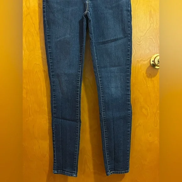 Signature Levi Strauss Bold Totally Shaping Skinny Jeans. Size 10L W30 L34 - Picture 9 of 13